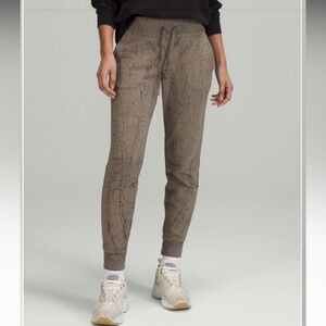 LULULEMON Warm Down Jogger 7/8 LengthTo Dye For Tye Dye Women’s Size 8